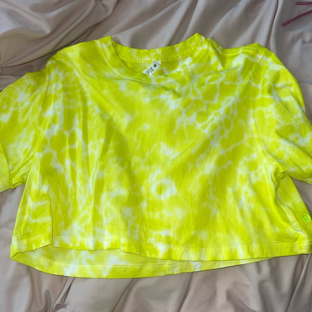 yellow lululemon cropped t shirt size 6!